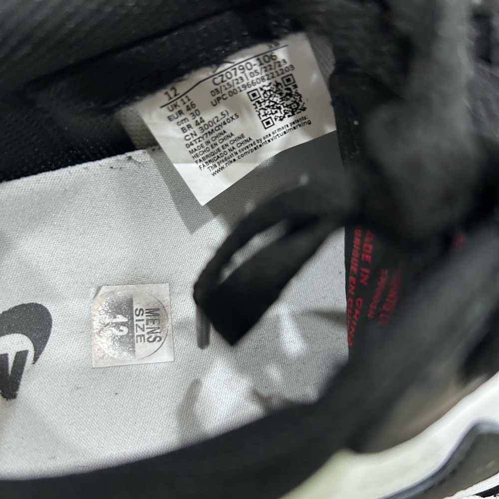 Jordan 1 Retro Low OG— White, Black & Red (Black Toe) - Picture 5 of 6